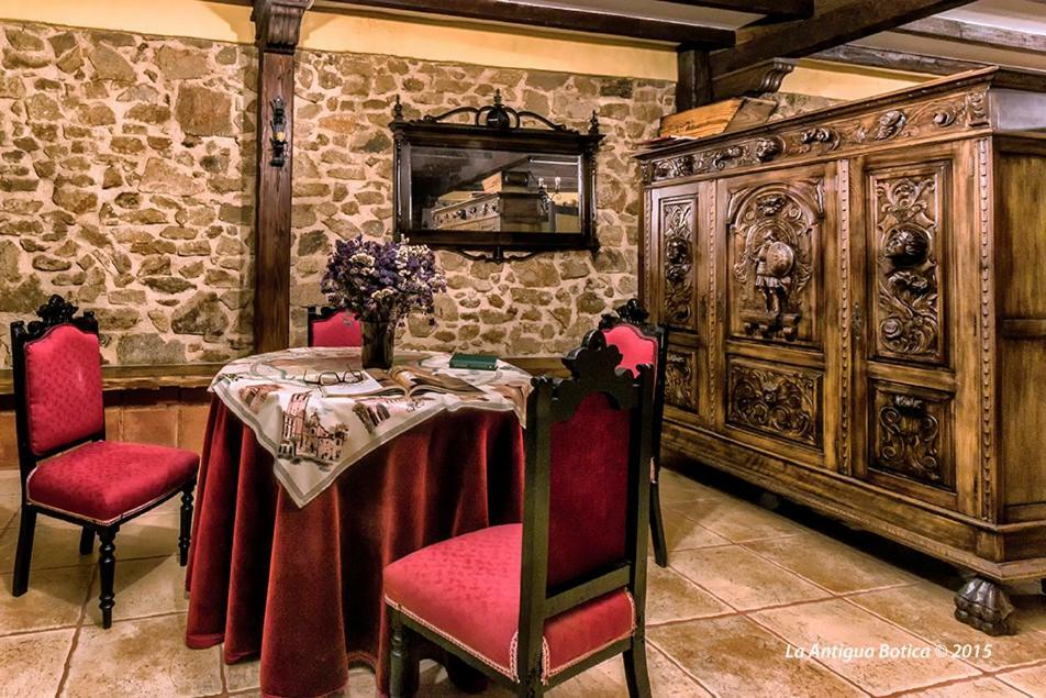 منزل الضيف Pasarón  في La Antigua Botica المظهر الخارجي الصورة